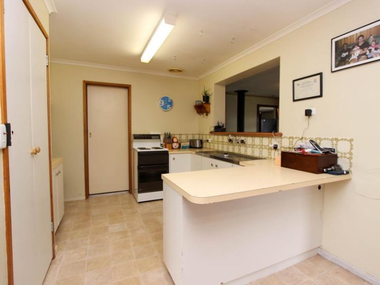 9 Truskett Street, Temora NSW 2666 - photo 23