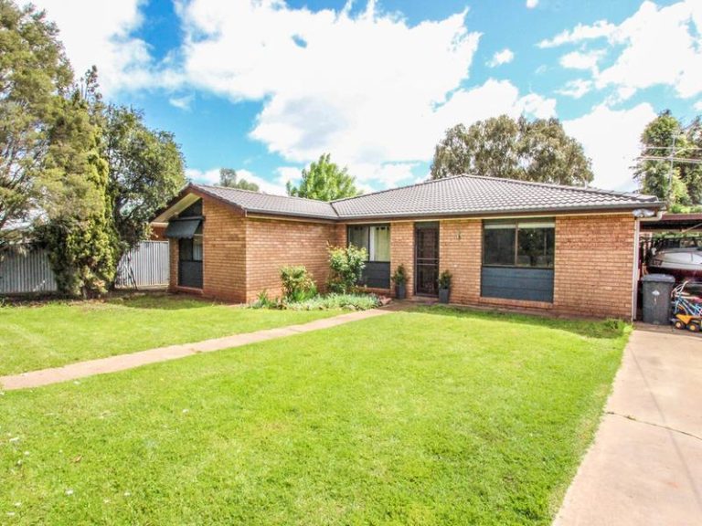 9 Truskett Street, Temora NSW 2666 - photo 26