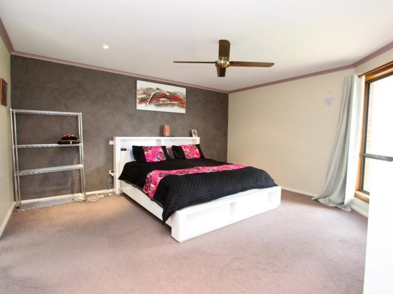 9 Truskett Street, Temora NSW 2666 - photo 4
