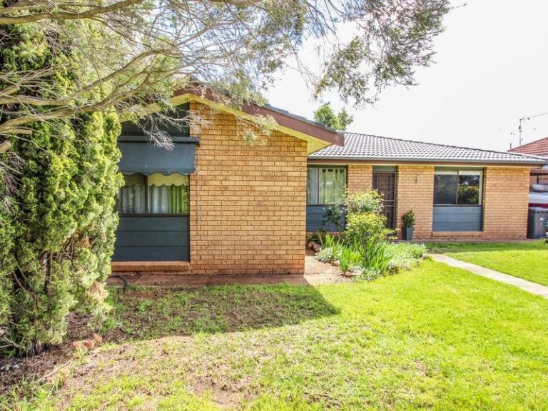 9 Truskett Street, Temora NSW 2666 - McGrath Riverina
