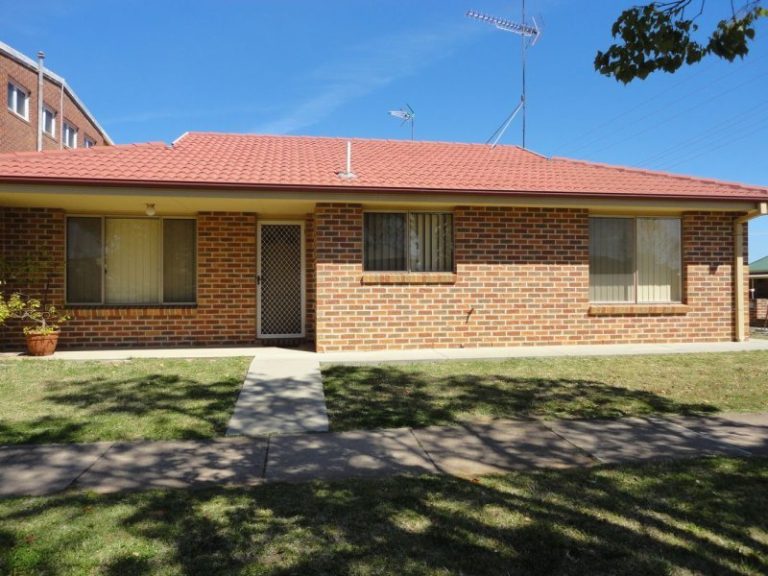 1/90 Parkes Street, Temora NSW 2666 - McGrath Riverina