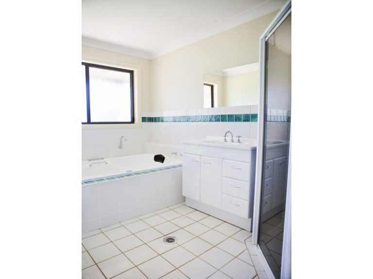 1 Evatt Street, Temora NSW 2666 - photo 13