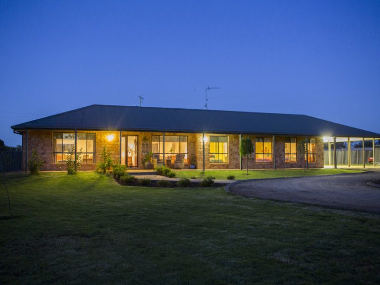 1 Evatt Street, Temora NSW 2666 - photo 23