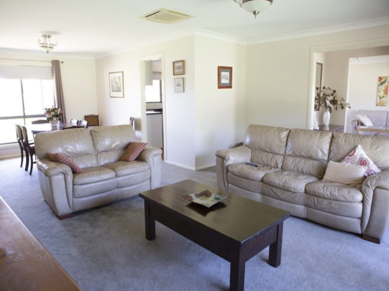 1 Evatt Street, Temora NSW 2666 - photo 8