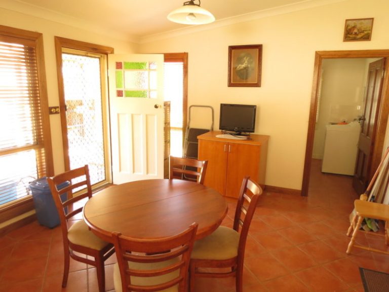 156 Victoria Street, Temora NSW 2666 - photo 12