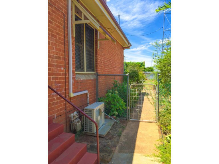 37 Cadell Street, Narrandera NSW 2700 - photo 13