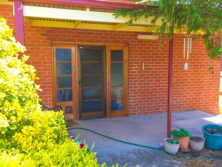 37 Cadell Street, Narrandera NSW 2700 - photo 4