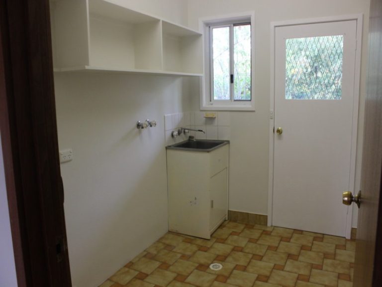 10 Skidmore Street, Temora NSW 2666 - photo 13
