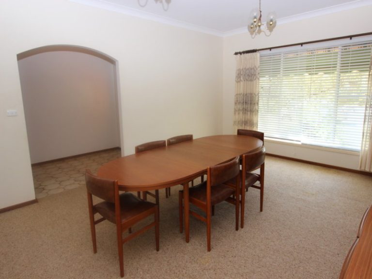 10 Skidmore Street, Temora NSW 2666 - photo 19