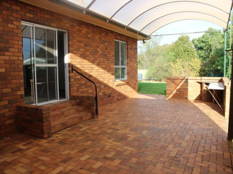 10 Skidmore Street, Temora NSW 2666 - photo 20