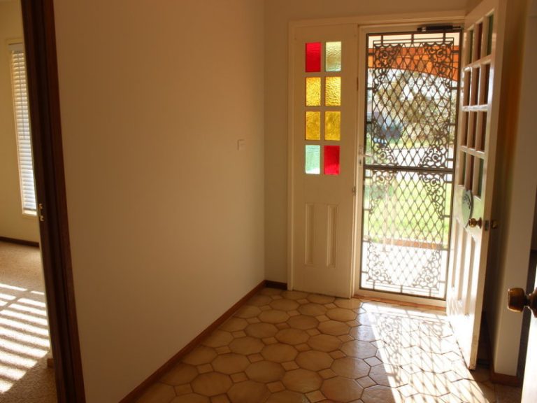 10 Skidmore Street, Temora NSW 2666 - photo 3