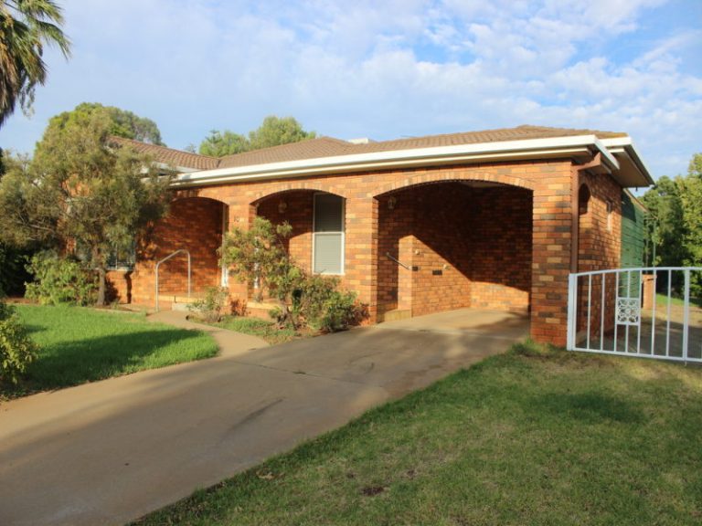 10 Skidmore Street, Temora NSW 2666 - photo 26