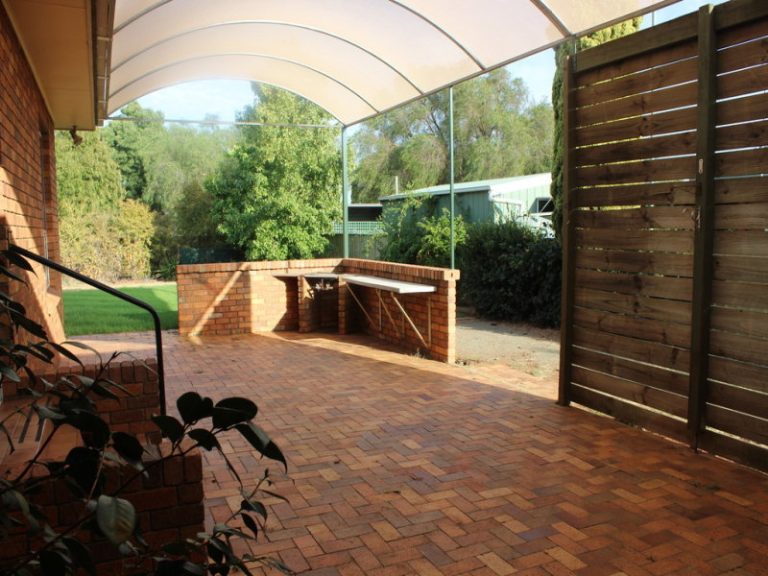 10 Skidmore Street, Temora NSW 2666 - photo 8