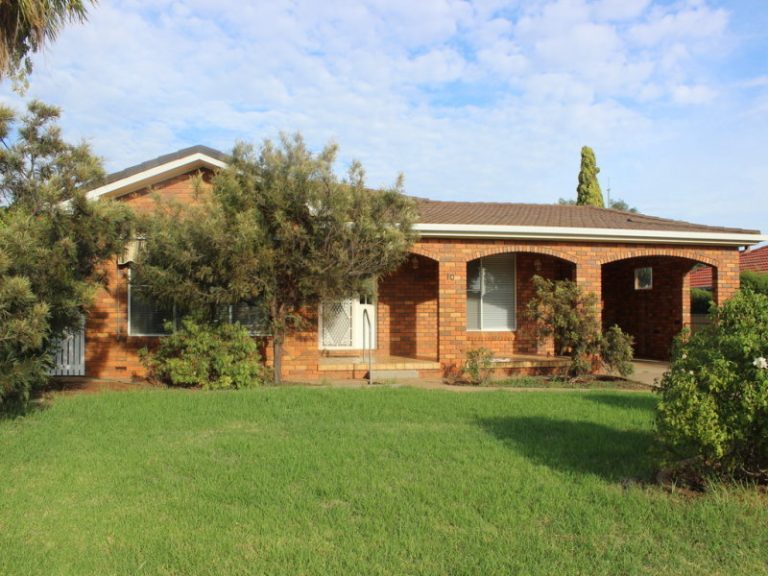 10 Skidmore Street, Temora NSW 2666 - McGrath Riverina