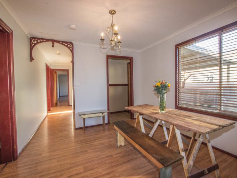13 Cootamundra Road, Temora NSW 2666 - photo 2