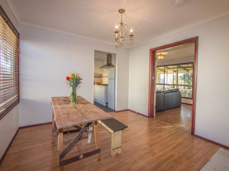 13 Cootamundra Road, Temora NSW 2666 - photo 12