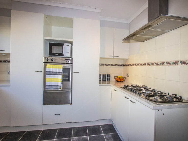 13 Cootamundra Road, Temora NSW 2666 - photo 14