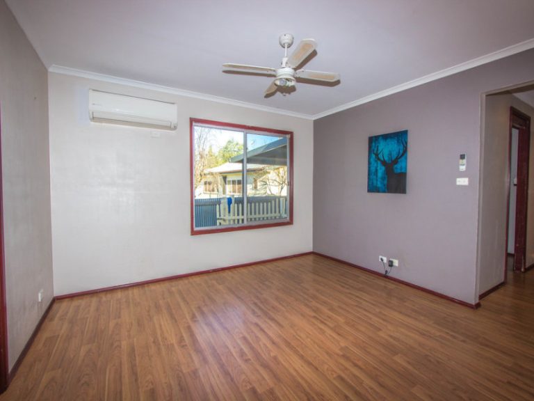 13 Cootamundra Road, Temora NSW 2666 - photo 17