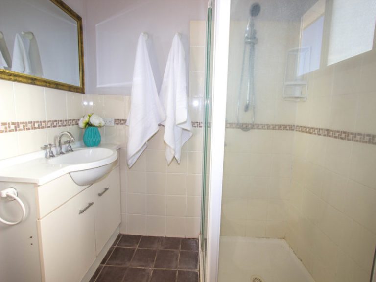 13 Cootamundra Road, Temora NSW 2666 - photo 20