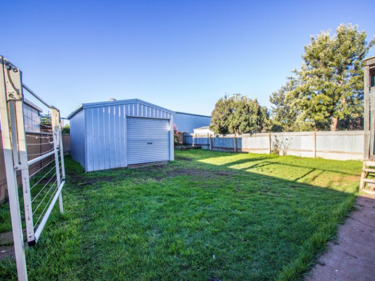 13 Cootamundra Road, Temora NSW 2666 - photo 22