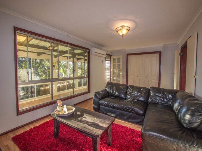 13 Cootamundra Road, Temora NSW 2666 - photo 4