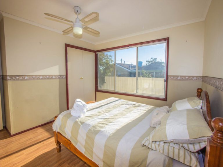 13 Cootamundra Road, Temora NSW 2666 - photo 7