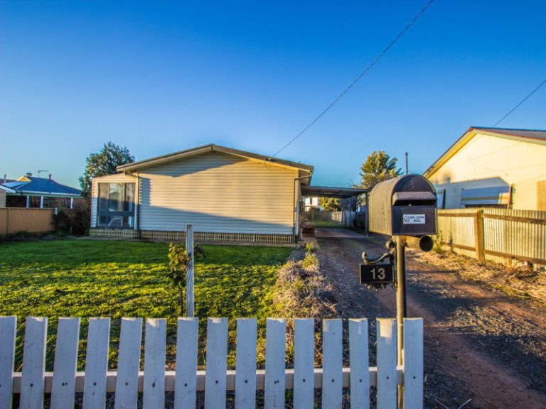 13 Cootamundra Road, Temora NSW 2666 - McGrath Riverina