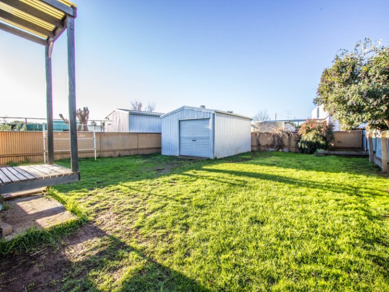 13 Cootamundra Road, Temora NSW 2666 - photo 9