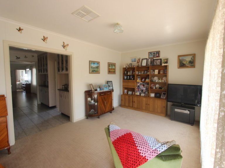147 Vesper Street, Temora NSW 2666 - photo 2