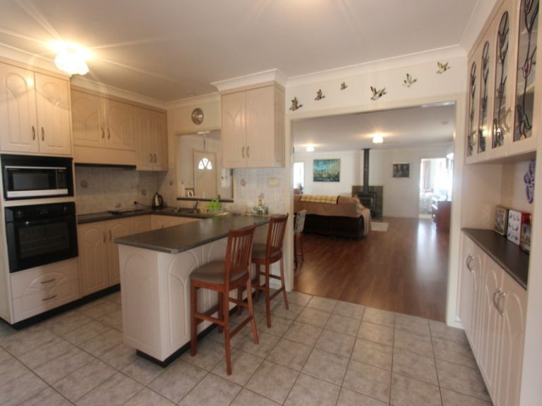 147 Vesper Street, Temora NSW 2666 - photo 13