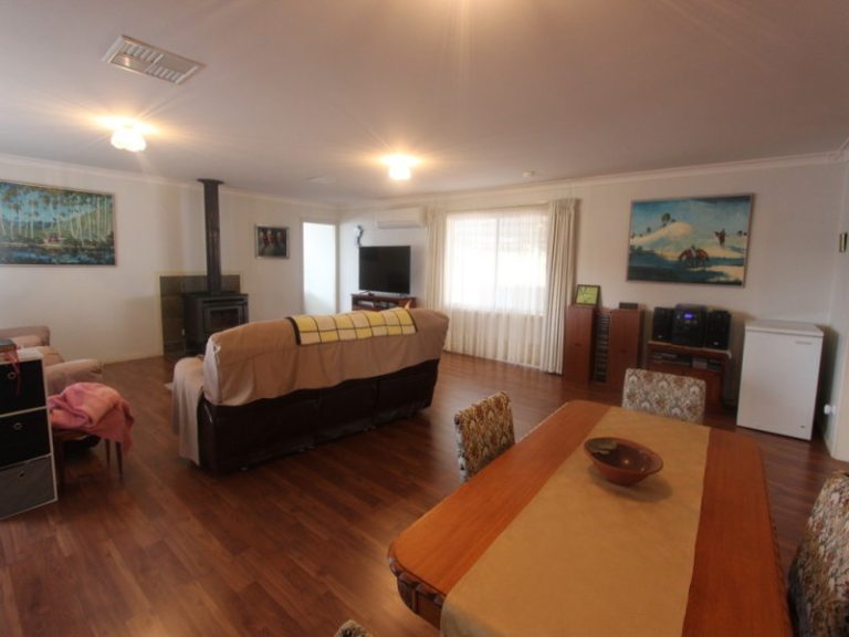 147 Vesper Street, Temora NSW 2666 - photo 3