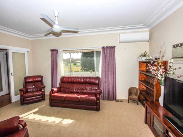 6 Riverine Street, Narrandera NSW 2700 - photo 6