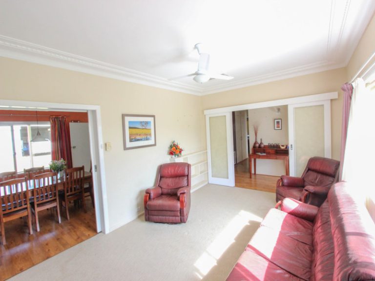 6 Riverine Street, Narrandera NSW 2700 - photo 8