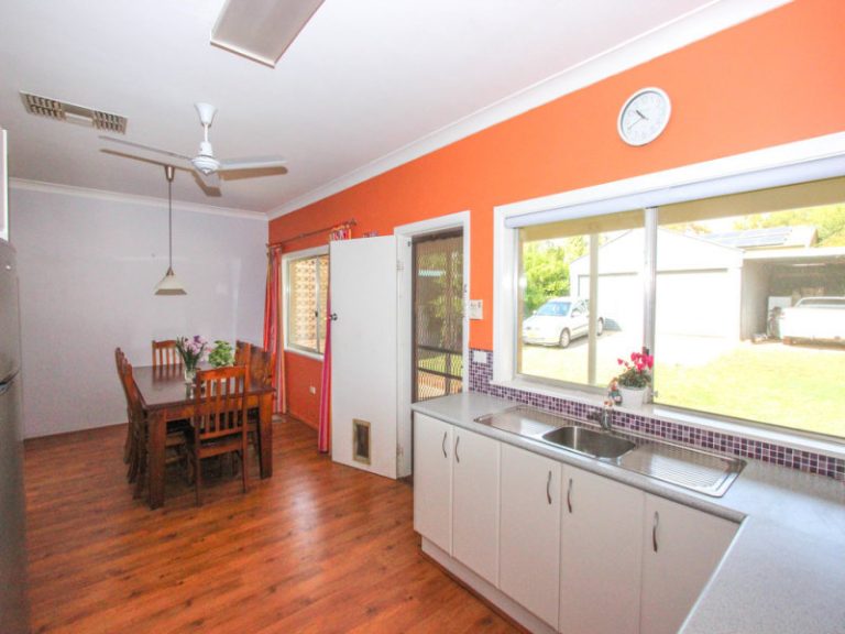 6 Riverine Street, Narrandera NSW 2700 - photo 9