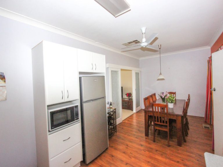6 Riverine Street, Narrandera NSW 2700 - photo 10