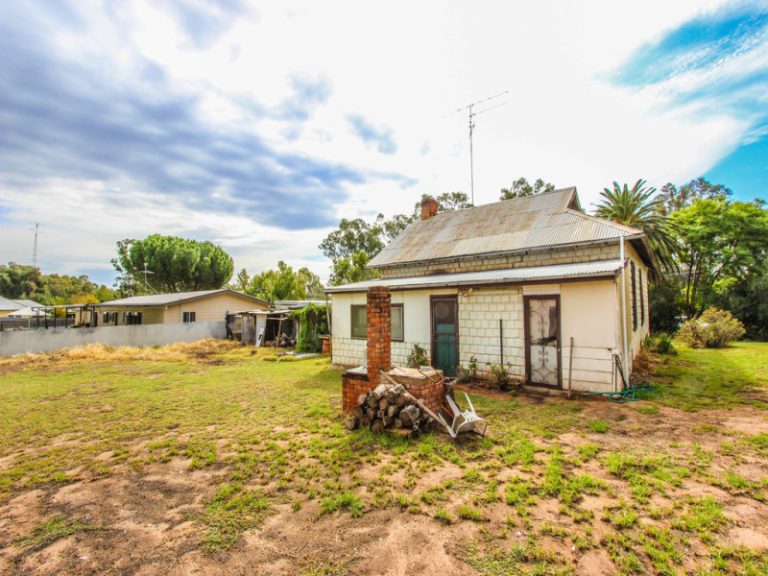 174 Larmer Street, Narrandera NSW 2700 - photo 7