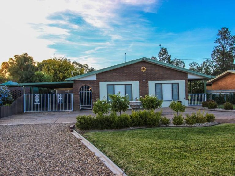 39 Sandpiper Street, Coleambally NSW 2707 - photo 2