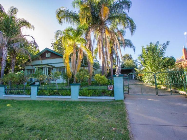 29 Peters Street, Narrandera NSW 2700 - photo 2