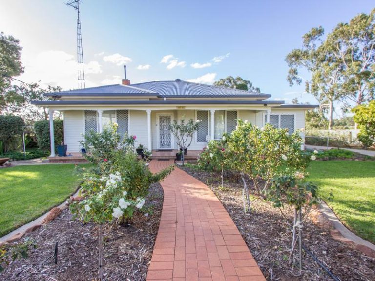 95 Pine Hill Road, Narrandera