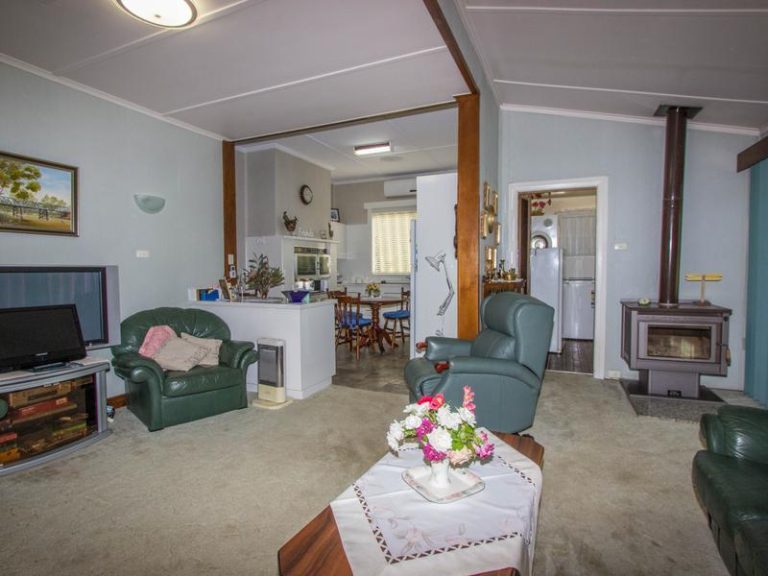 95 Pine Hill Road, Narrandera NSW 2700 - photo 9