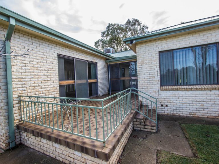 55 Ferrier Street, Narrandera NSW 2700 - photo 2