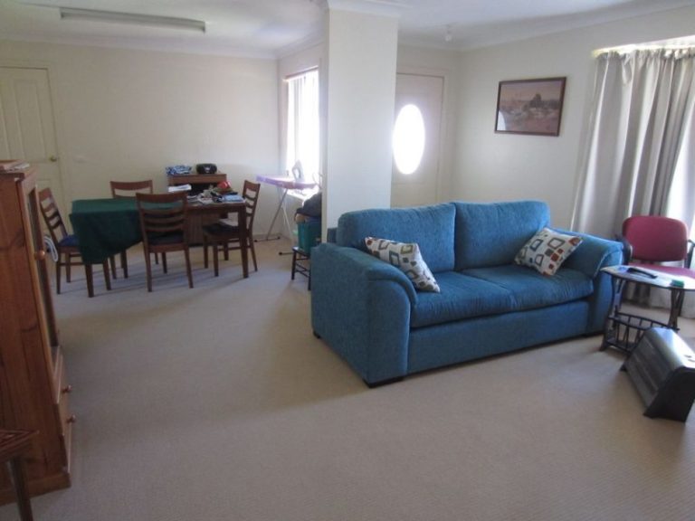 4/163 DeBoos Street, Temora NSW 2666 - photo 2