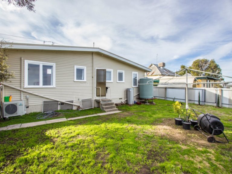76 Dalgetty Street, Narrandera NSW 2700 - photo 11
