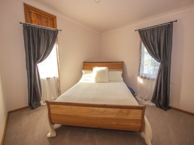 76 Dalgetty Street, Narrandera NSW 2700 - photo 8