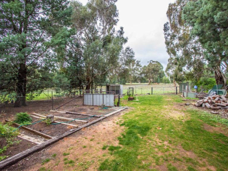 9 Dangar Drive, Narrandera NSW 2700 - photo 11