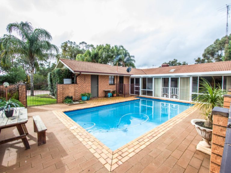 9 Dangar Drive, Narrandera NSW 2700 - photo 15