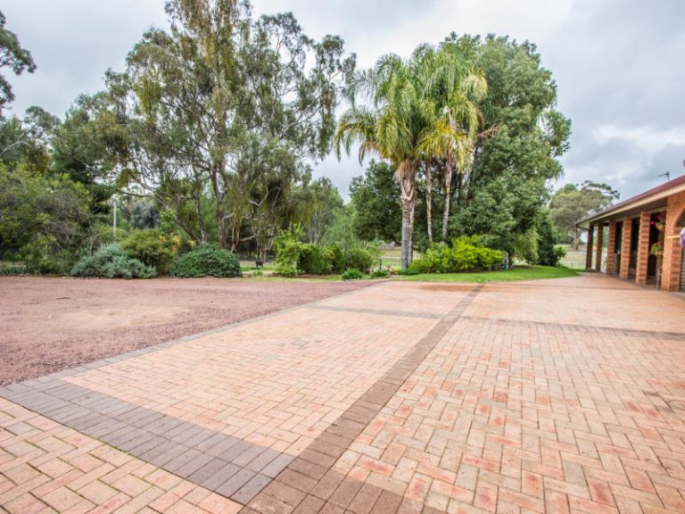 9 Dangar Drive, Narrandera NSW 2700 - photo 3