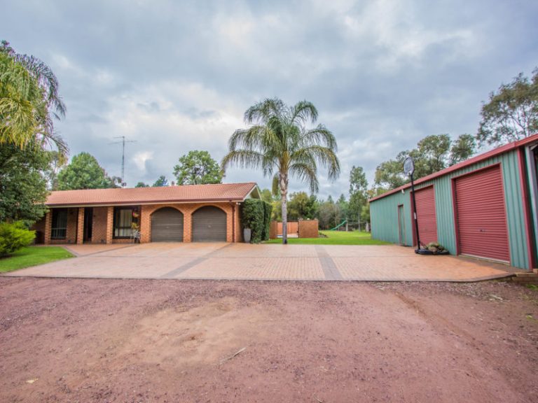 9 Dangar Drive, Narrandera NSW 2700 - photo 4