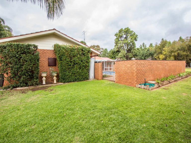 9 Dangar Drive, Narrandera NSW 2700 - photo 5