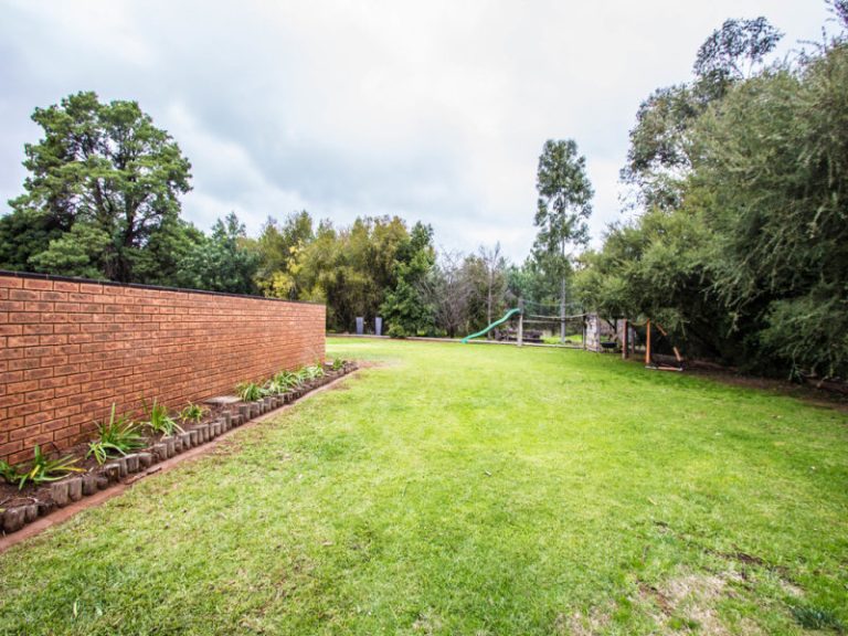 9 Dangar Drive, Narrandera NSW 2700 - photo 7